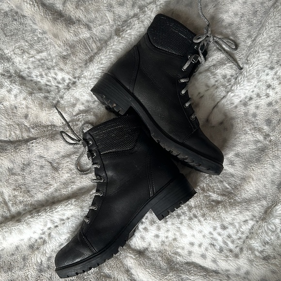 Universal thread black girls combat style boots size 7 - Picture 4 of 7